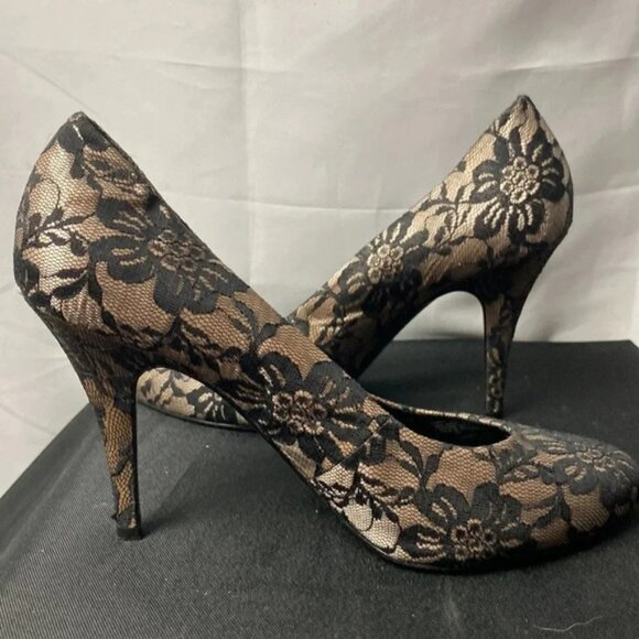 GIANNI BINI WO SIZE 8.5 BLACK FLORAL LACE PUMP SHOE 4” HEEL LEATHER SOLE… - Picture 2 of 13